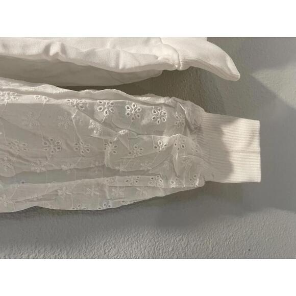 Chic White Puff Sleeve Sweater with Eyelet Detailing - Size S - Picture 4 of 5